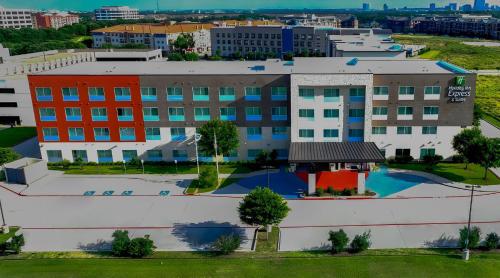 홀리데이 인 익스프레스 앤 스위트 댈러스 NW - 파머스 브랜치 바이 IHG - 숙소 외관