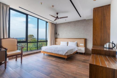 Royal Holidays & Stays