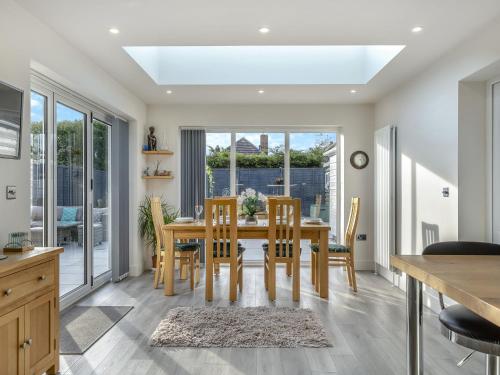 Exterior view, Garden View in Littledown and Iford