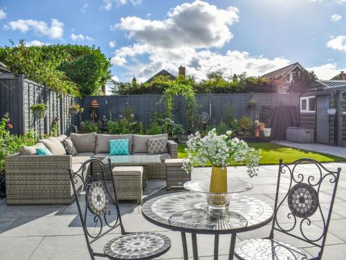 Exterior view, Garden View in Littledown and Iford