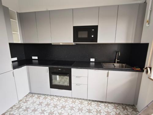 廚房, CASA DORIS Montecarotto, Le Marche - Top Lage, Glasfaser WIFI, neu renoviert in 蒙泰卡羅托