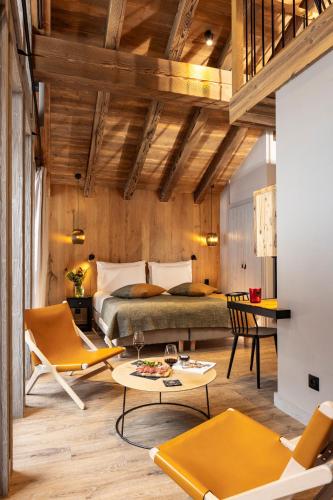 Suite with Mountain View
