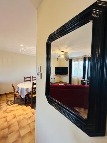 GITE Au 21 Loveroom in Beaumont-la-Ronce
