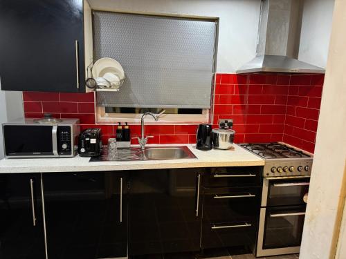 Cosy Stay Near Arena & Leeds Bradford Airport two bedroom House in Bolton and Undercliffe