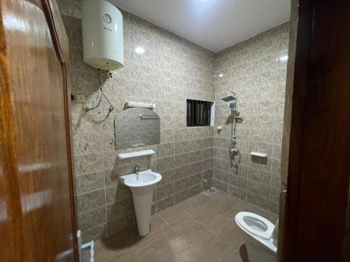 One-Bedroom Apartment image 4