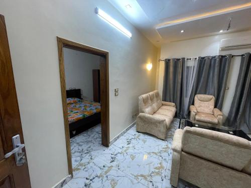 One-Bedroom Apartment image 3