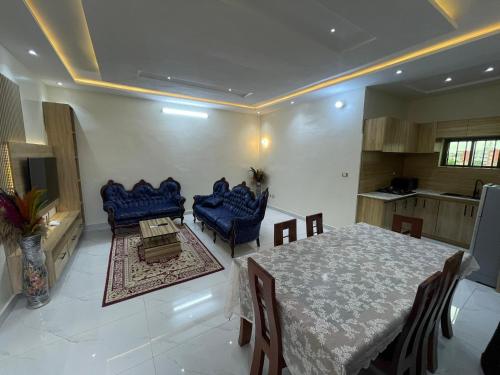 One-Bedroom Apartment image 2