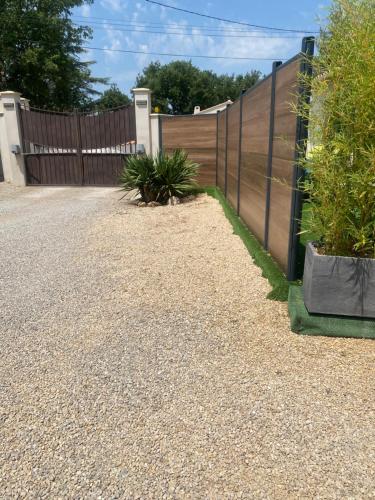 Agréable dépendance 3 pièces - Location saisonnière - Saint-Maximin-la-Sainte-Baume
