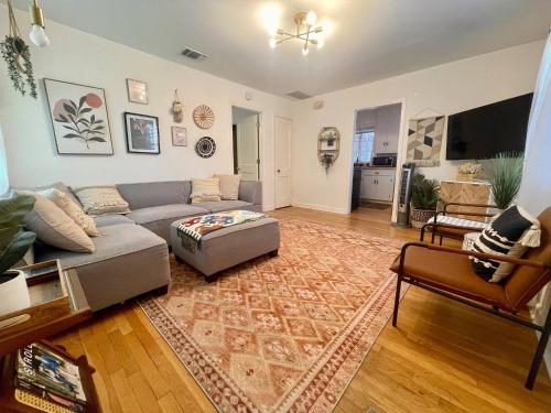 Downtown ATX! Deep Eddy Bungalow #B – khách sạn tại Tarrytown