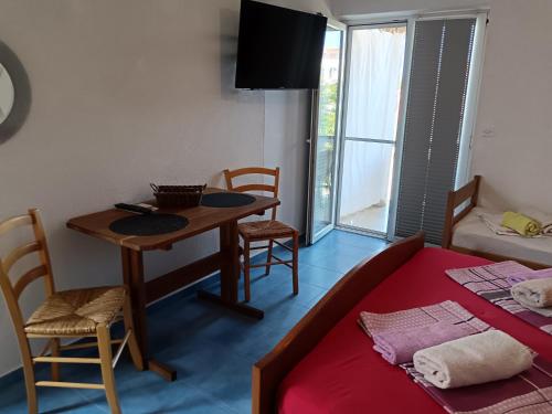 Studio Apartment - First Floor image 6