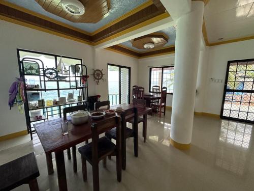 Beccas Vacation House in San Remigio