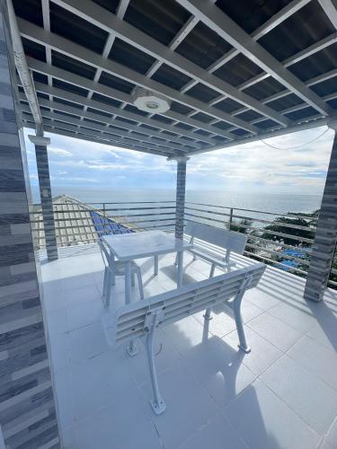 Beccas Vacation House in San Remigio