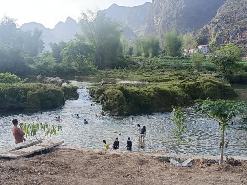 Quang Thuận Bản Giốc Homestay (Quang Thuan Ban Gioc Homestay) in Dam Thuy