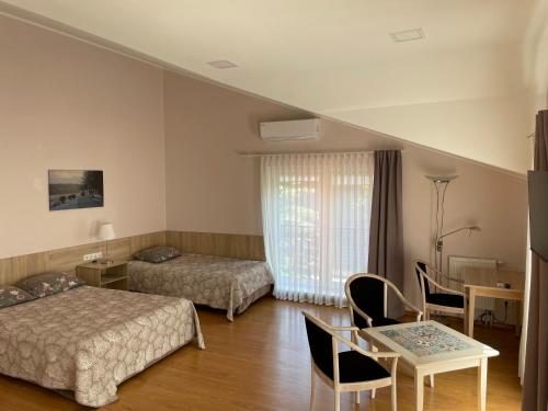 Parko Studija in 比斯托納斯