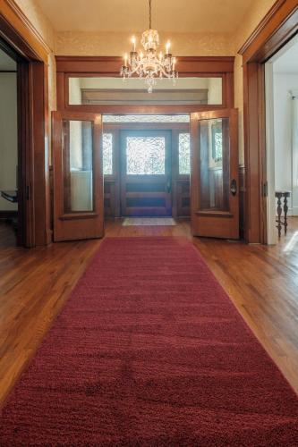 Oakridge House. Spacious and historic home in downtown Ironton, Ohio. in Ironton, USA