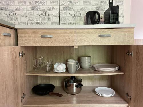 廚房, Parko Studija in 比斯托納斯