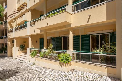 Bright, spacious 2 bedroom Apartment Near the Beach, Parede (photo 3)