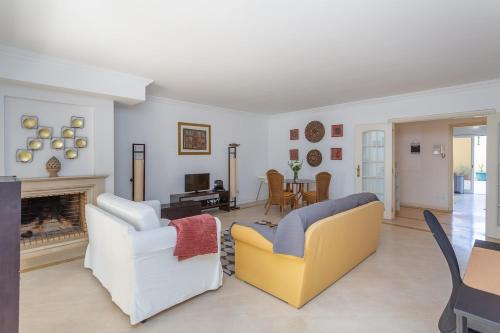 Bright, spacious 2 bedroom Apartment Near the Beach, Parede (photo 6)