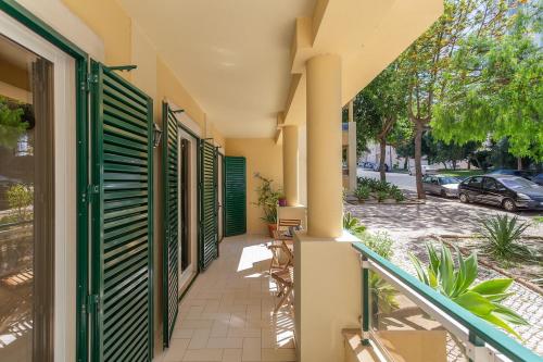 Bright, spacious 2 bedroom Apartment Near the Beach, Parede (photo 10)