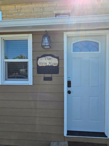 Iekārtas, Welcome to Das Stein Haus! in La Crosse (KS)