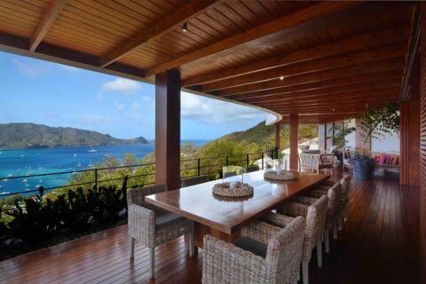 Destiny Le Rêve Bleu et la Mer (Destiny Le Reve Bleu et la Mer) in Port Elizabeth