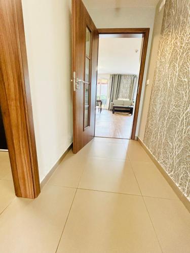 Villa many separate rooms with Free Parking Praha 4 libuš (Villa many separate rooms with Free Parking Praha 4 libus) in Vestec U Prahy