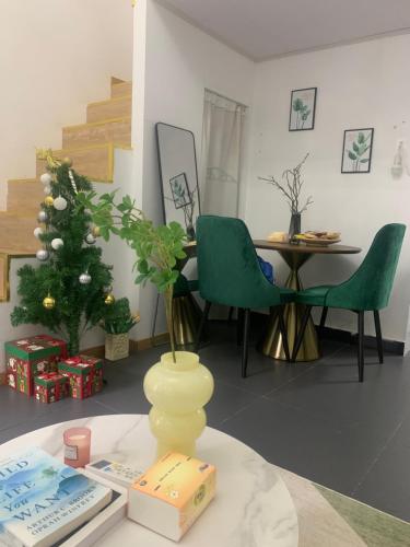 Shanghai Garden Historical loft Apartment with courtyard and citywalk- Near Downtown Wukang Road, Shanghai (photo 8)
