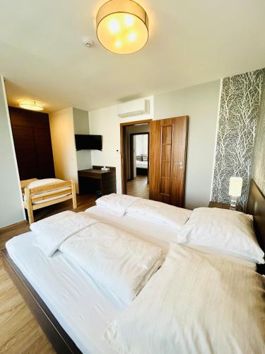 Villa many separate rooms with Free Parking Praha 4 libuš, Прага (фото 6)