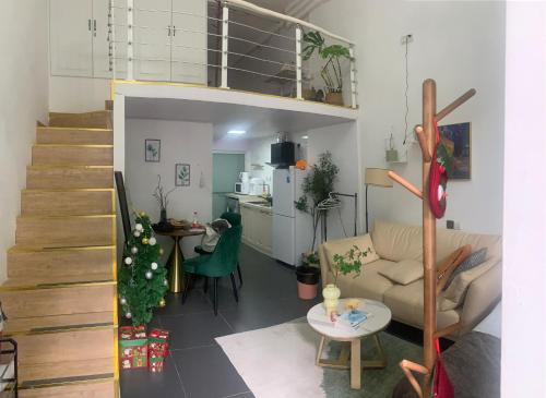 Shanghai Garden Historical loft Apartment with courtyard and citywalk- Near Downtown Wukang Road, Shanghai (photo 9)