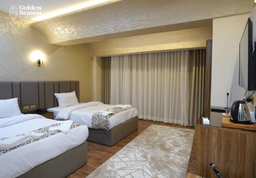 King Room with Garden View image 7