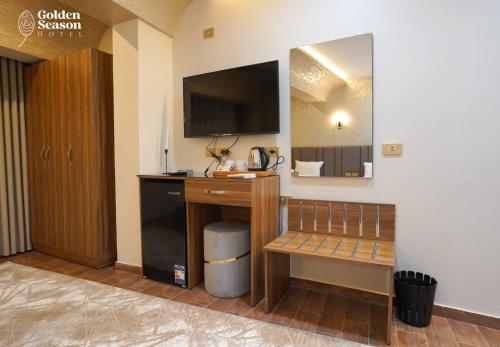 King Room with Garden View image 8