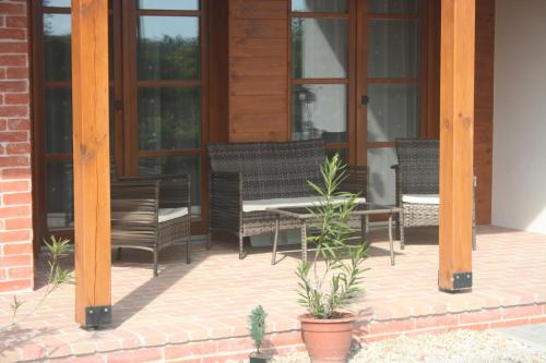 Buitenkant, Malomko Apartman in Zsira