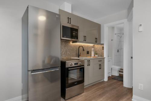 Adrian's Suites 1 Bedroom Junior Suite in Wasaga Beach (ON)