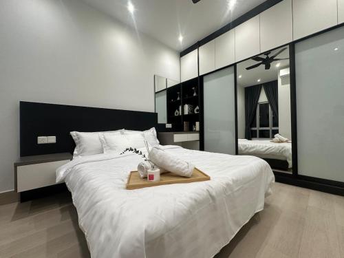 KL City 3BR 3Bath Condo , Razak city ,TV box & Pool, Kuala Lumpur