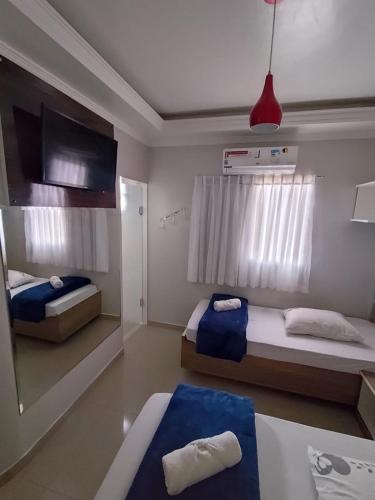 Twin Room image 3