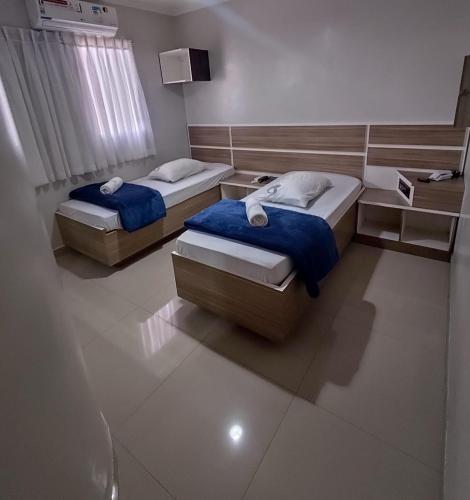 Twin Room image 2