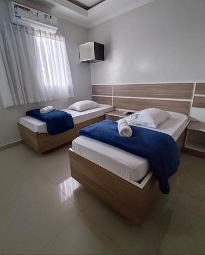 Twin Room image 4