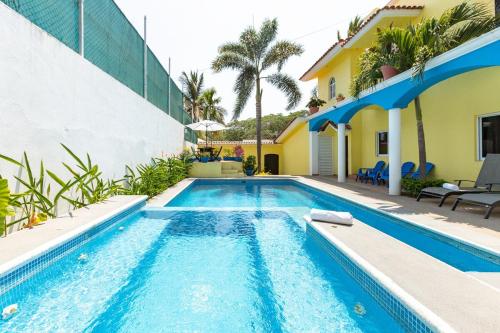 Peldbaseins, Cheerful 4 Bedroom house with Swimming Pool in Mezcales