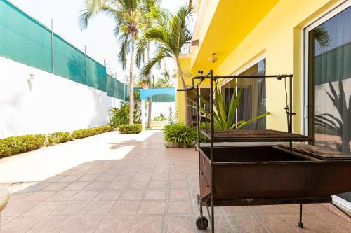 Cheerful 4 Bedroom house with Swimming Pool in Mezcales