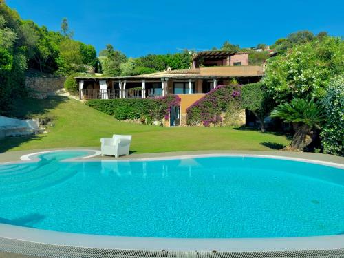 Villa with Pool - Sleeps 10 - Porto Cervo Pevero Golf - By Coral Property, Porto Cervo