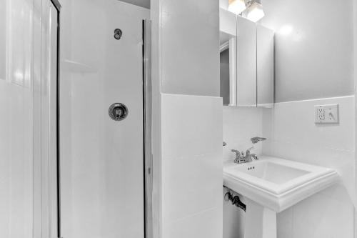 Stylish 3BR-2BA in Gramercy -Modern & Central, New York (Foto 7)