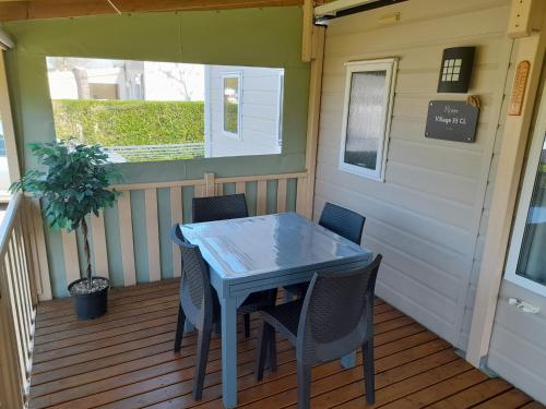 le mobile home Le Victory situé au Camping Le Rio (le mobile home Le Victory situe au Camping Le Rio) in 濱海努瓦耶勒