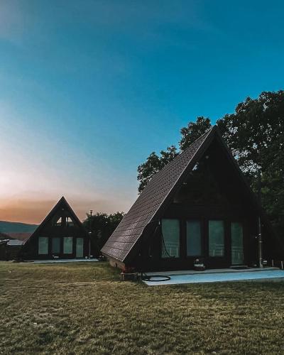 Căbănuțele de lângă râu (Cabanutele de langa rau) in Retezat