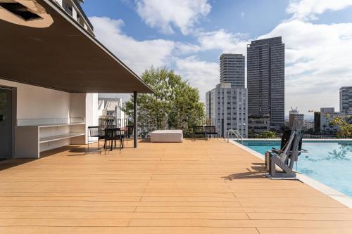 สระว่ายน้ำ, Onze22 by Viva - Estúdios Modernos a 400m do Metrô Vila Madalena com Piscina no Rooftop (Onze22 by Viva - Estudios Modernos a 400m do Metro Vila Madalena com Piscina no Rooftop) in ปินเยย์โรส