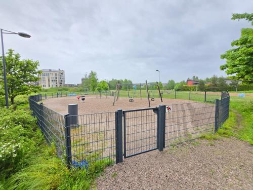 Facilities, Metsamansikan helmi in Henttaa