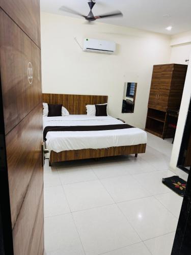 Hotel 44 the mbience – Indore, OH