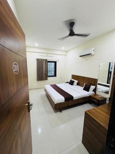Hotel 44 the mbience – Indore, OH