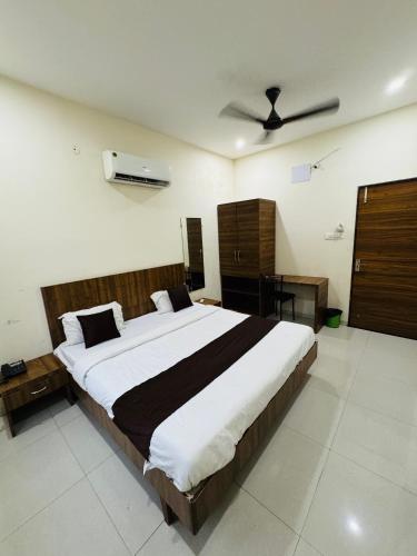 Hotel 44 the mbience – Indore, OH
