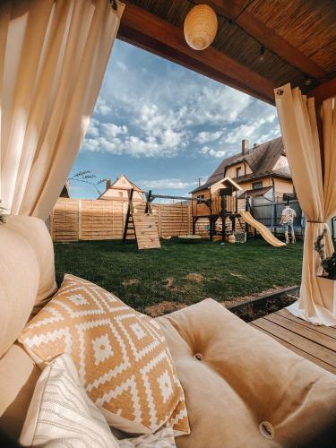 Okno w Gorce-magiczny apartament na uboczu nad jeziorem Czorsztyńskim, Velo Czorsztyn, Szczawnica, Zakopane