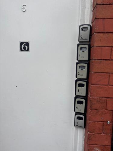 Bejárat, Simple Lodge in Wakefield